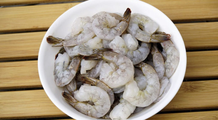 Super fast and easy method to peel shrimp, anyone can do it.