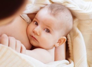 8 Tips to Avoid Your Baby Falling Asleep While Breastfeeding