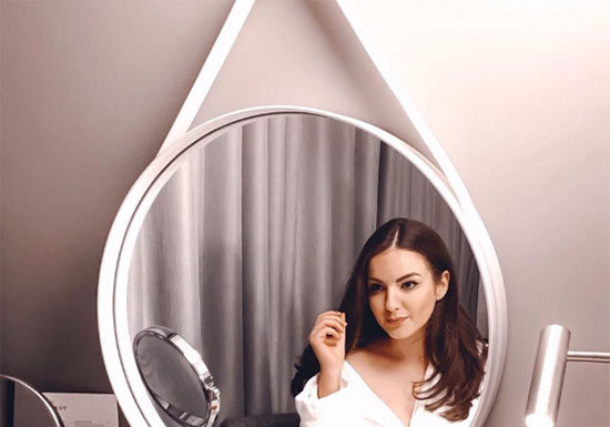 Makeup Mistakes You’re Making Because of Illusionary Lighting and Little-Known Tips