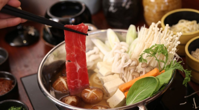Should I eat vegetables or meat first when having hot pot? Surprisingly common mistake.