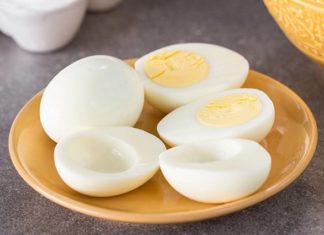 Egg-boiling Hack: Easy-to-peel eggs with creamy yolks