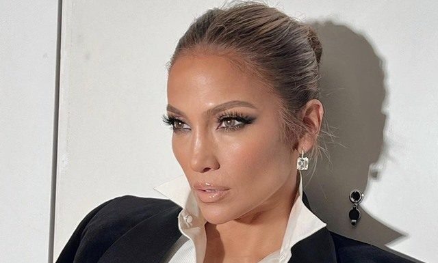 The once-outcast lipstick shades are making a comeback thanks to the enthusiastic endorsement of famous beauties.