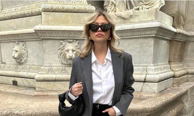 Elevate your style with the perfect pairing of jeans and a blazer for a polished and sophisticated look all year round.