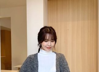 The perfect pairing options for high-neck tops to create a stylish and flattering look