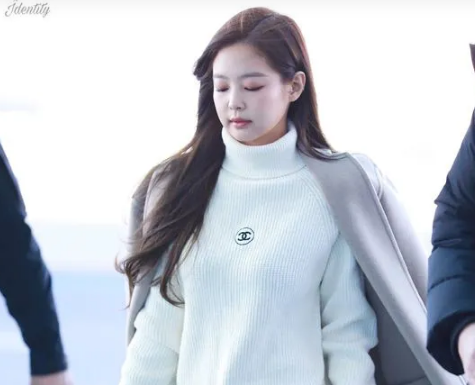 BLACKPINK’s versatile and stylish ways to rock turtlenecks for a cozy yet chic look