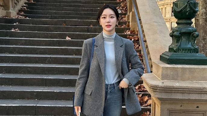 Fashionable club suggests stylish ways to stay warm and chic in cold season.