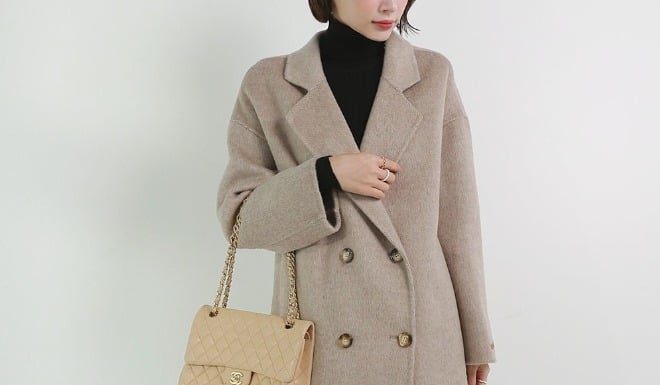 How to wear a long coat without losing your shape and look more stylish