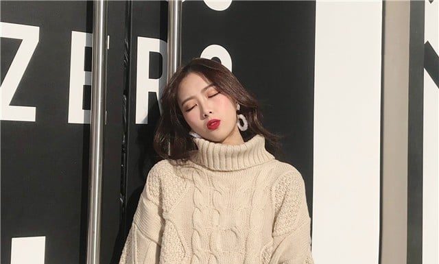 4 Stylish Sweaters for Curvy Women