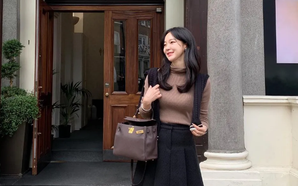 Update your wardrobe with these stylish thin knitwear options for the cold weather season