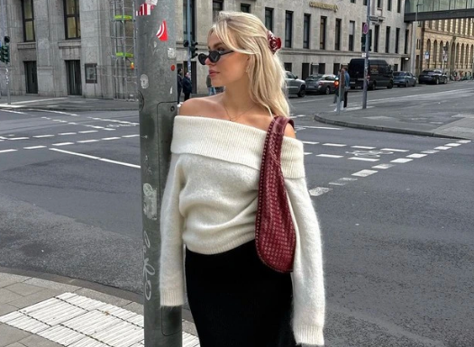 Off-the-shoulder tops are the perfect way to shine with sensuality, whether it’s winter or summer.