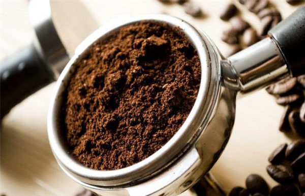 Don’t throw away your coffee grounds, use them this way and you’ll be amazed by the results