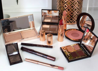 Signs that indicate you should immediately ditch this series of cosmetics to avoid harming your skin.