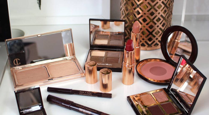 Signs that indicate you should immediately ditch this series of cosmetics to avoid harming your skin.