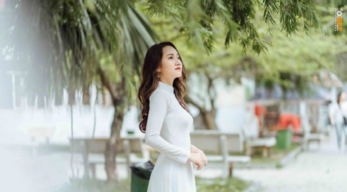 Stunning Poses for Beautifully Capturing Vietnamese Traditional Dress