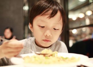 Pocket these tips to help kids save and reduce food waste