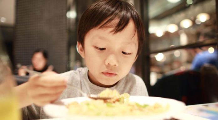 Pocket these tips to help kids save and reduce food waste