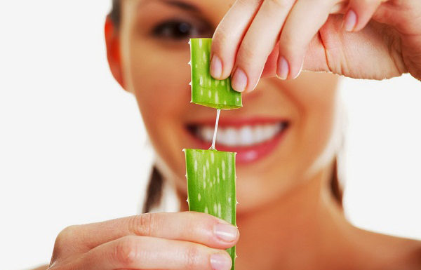 4 Recipes to Brighten and Tone Dark Skin with Aloe Vera
