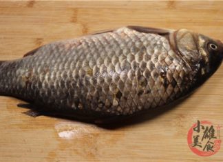 Fish scaling made easy and safe with a new household tool, no need for a knife!