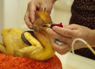 The Ultimate Guide to Roasted Chicken Placement: Out or In?
A Divine Retribution or a Tasty Treat?