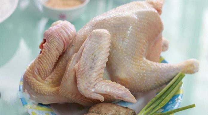 Boiling chicken without boiling water: This is the type of chicken boiling liquid that doesn’t make the chicken mushy, it keeps the meat tender and juicy, even chefs have to praise.