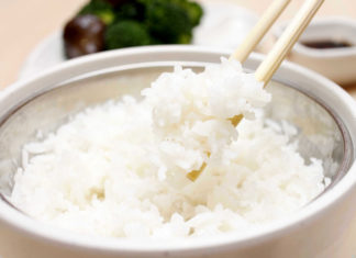 Cooking rice with just cold water is the wrong way: Add this ingredient for fragrant, tender, and nutritious rice that lasts without worrying about spoilage.