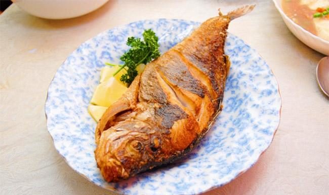 Fry Fish to Crispy Perfection with this Amazing Trick: No More Stickiness or Splattering