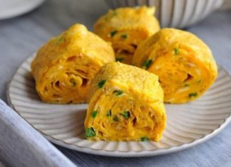 Frying eggs with just cooking oil and onions is not enough: Add this ingredient to make it even better with 2 to 4 eggs.