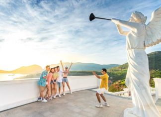 How to Capture the Most Enchanting Beach Photos for Women in 2023