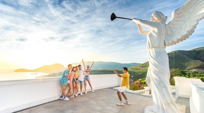 How to Capture the Most Enchanting Beach Photos for Women in 2023