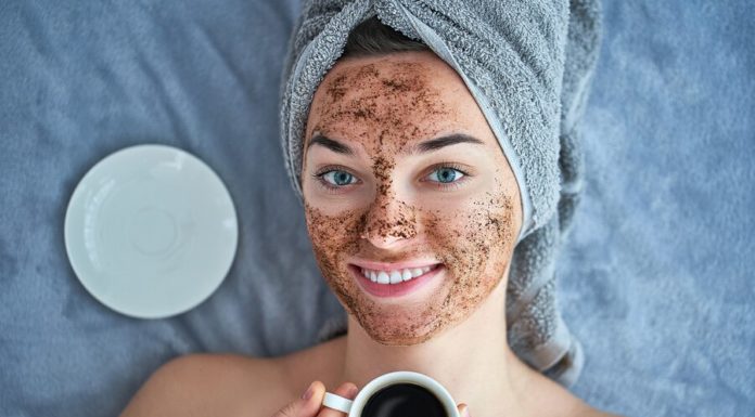 Don’t discard coffee grounds, keep them to replace skincare products for a fresh and beautiful look.