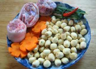 New method for braised pork feet, no need for water and still tender, delicious and nutritious