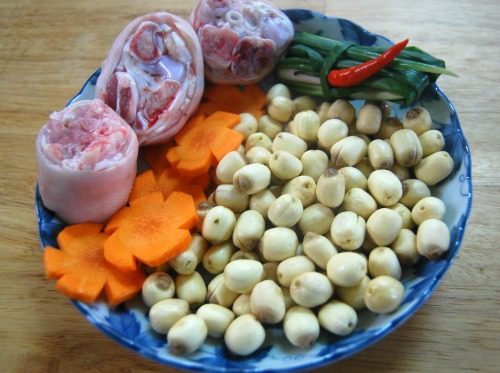 New method for braised pork feet, no need for water and still tender, delicious and nutritious