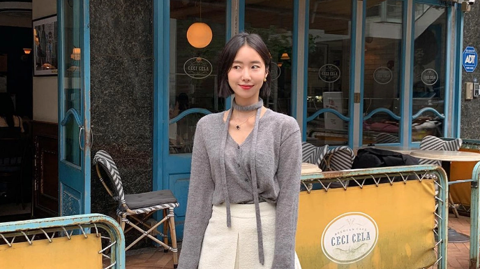 10 Short Skirt Outfit Ideas to Make Your Legs Look Long and Stunning This Festive Season