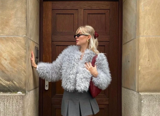 Pocket stylish formulas for the cold season with short skirts to make her more beautiful