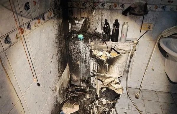 Explosion in bathroom, charred restroom: Expert “points fingers” at every household device