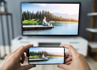 How to easily and quickly share your phone screen on TV