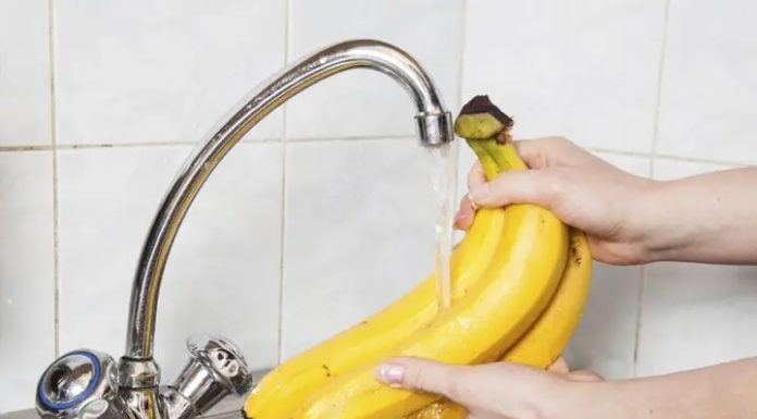 Do bananas need to be washed after purchase?