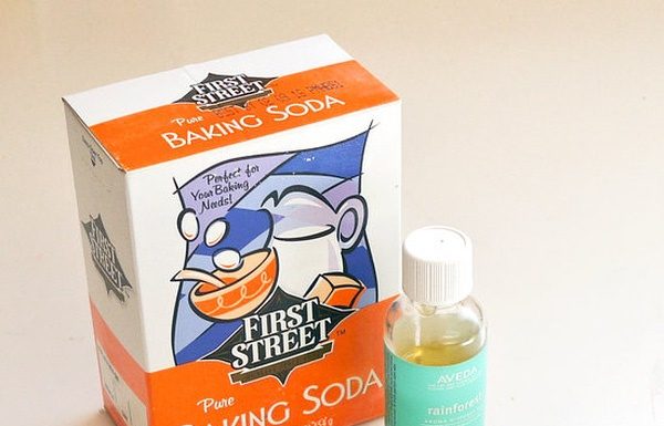 Surprising results after one hour: Applying baking soda on your mattress