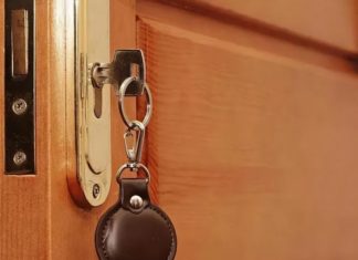 Why should you lock the door when going to sleep? Smart people understand it instantly