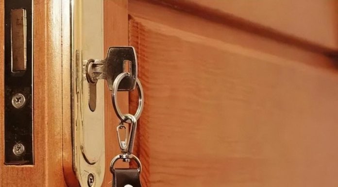 Why should you lock the door when going to sleep? Smart people understand it instantly