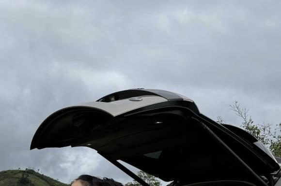 Like Cường Đô La, Take Your Wife to the Mountains and Kiss Her Tenderly on the Cheek