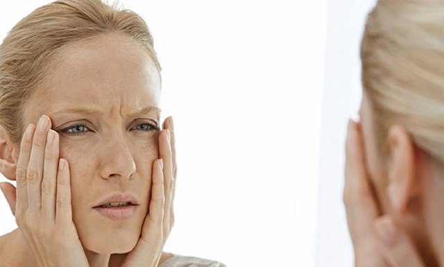 Eye-Sagging Dilemma? Master the Art of Concealing Flaws for a Youthful Look