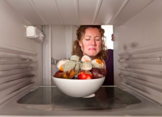 5 Signs You Should Throw Away Food Even If It’s Kept in the Refrigerator