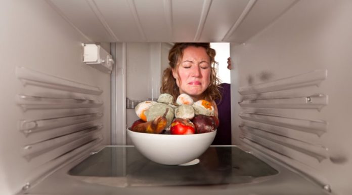 5 Signs You Should Throw Away Food Even If It’s Kept in the Refrigerator
