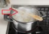 Place a wooden spoon over a boiling pot, a simple trick that everyone should know