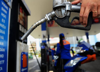 A smart person never says “fill up the tank” when refueling, know why and start saving millions.