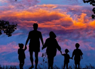 “Three Words” Family: Intelligent Children, Prosperous and Happy Couple for Life