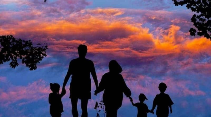 “Three Words” Family: Intelligent Children, Prosperous and Happy Couple for Life