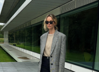 Fashion blogger with 1.2 million followers suggests 10 ways to style flat shoes for an absolutely perfect look