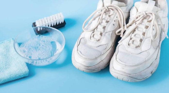 White shoes are not afraid of water, dirt because they have this “miraculous” little trick
